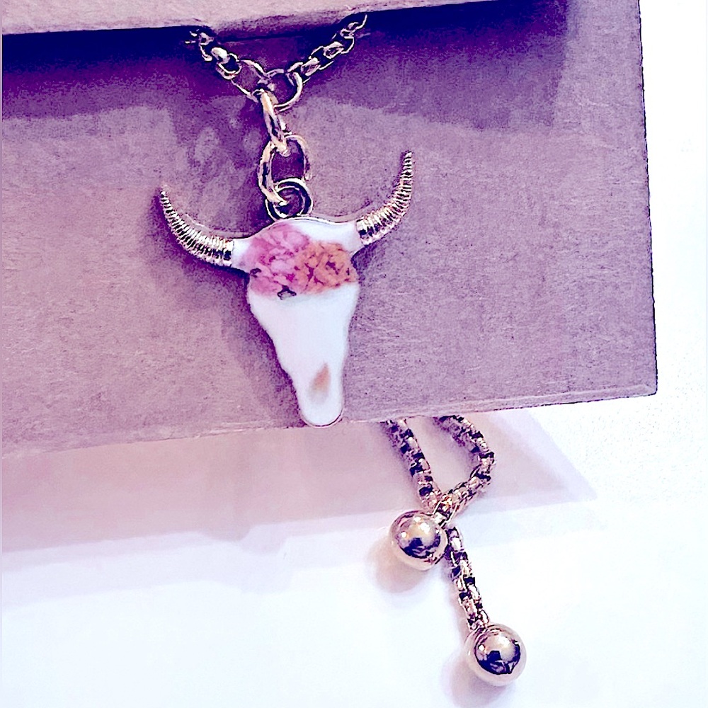 New: BÖhÖ CÖWGïRL Bull Skull Pendant w/Pink Floral Accent Gold-tone SÖUL Jewelry